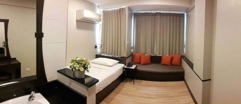 Lobby & Reception