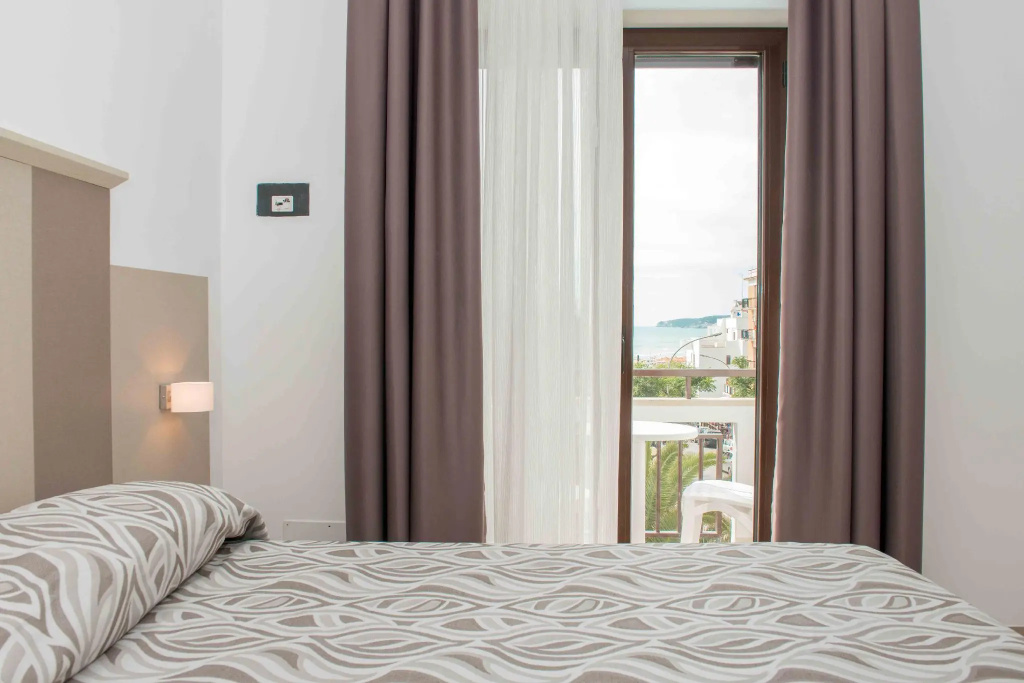 Superior Double room with sea view (full double bed)