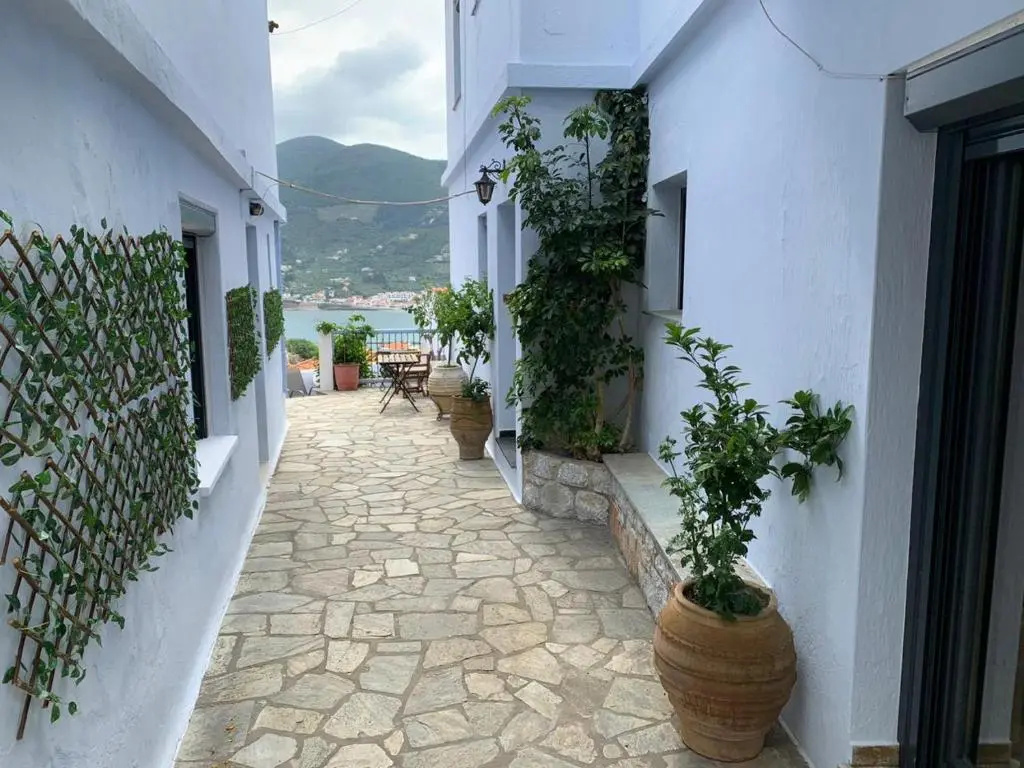 2 Bedrooms Apartment with sea view