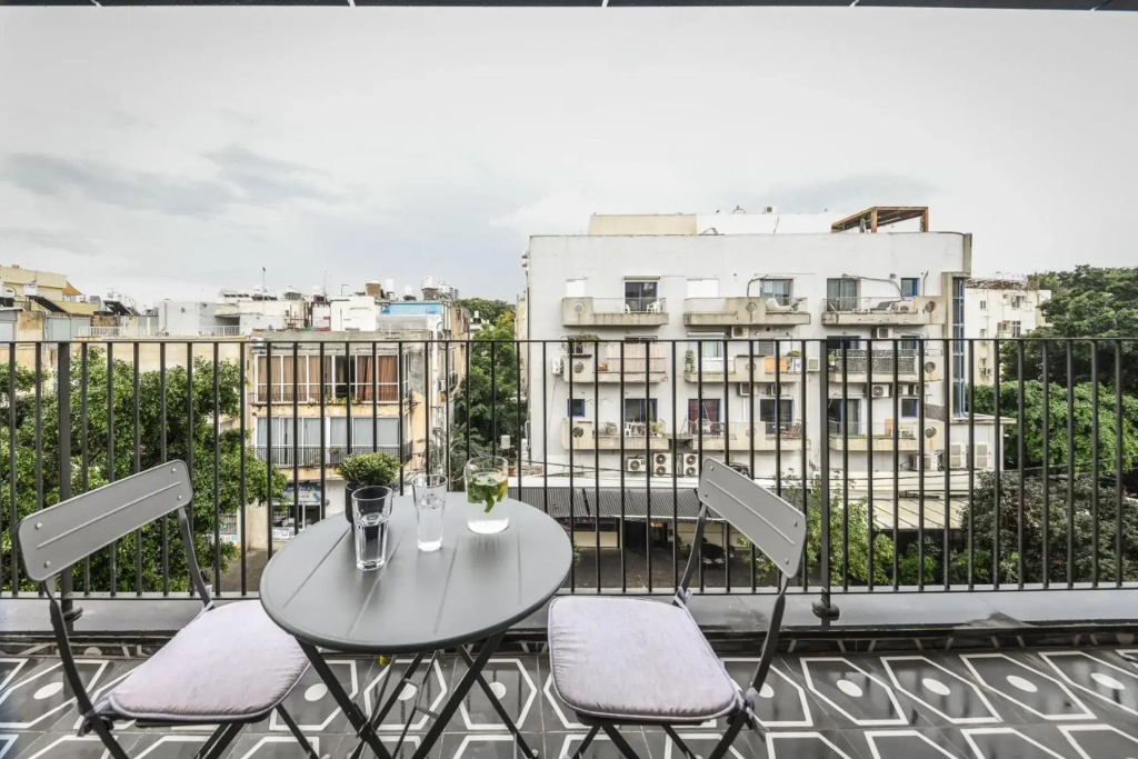 Stylish 2BR Apartment with Balcony and Urban View