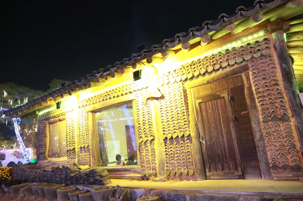 Gongju Jangseung Maeul Pension