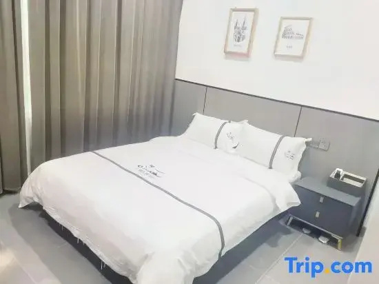 Deluxe Double room (full double bed)