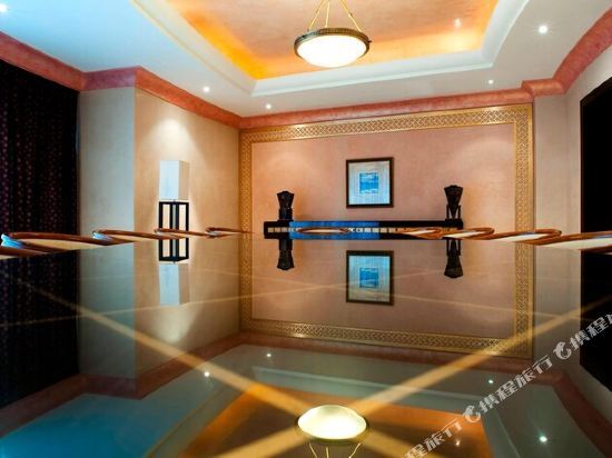 Le Meridien Al Aqah Beach Resort