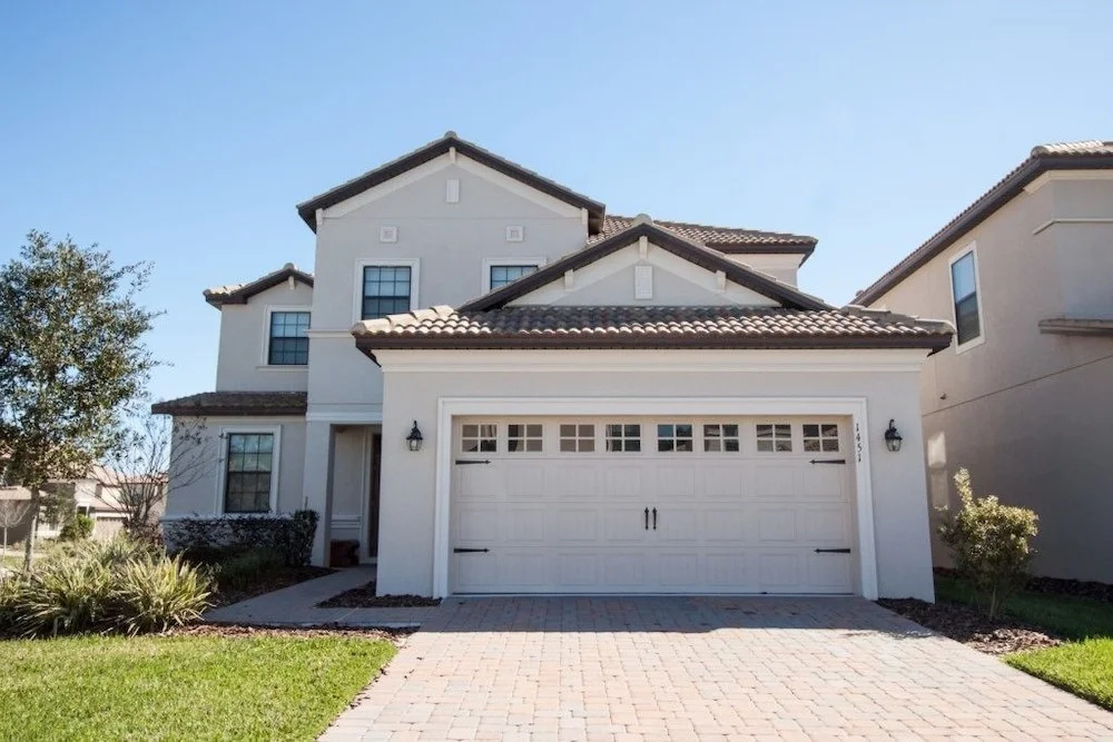 5 bedroom home with private pool