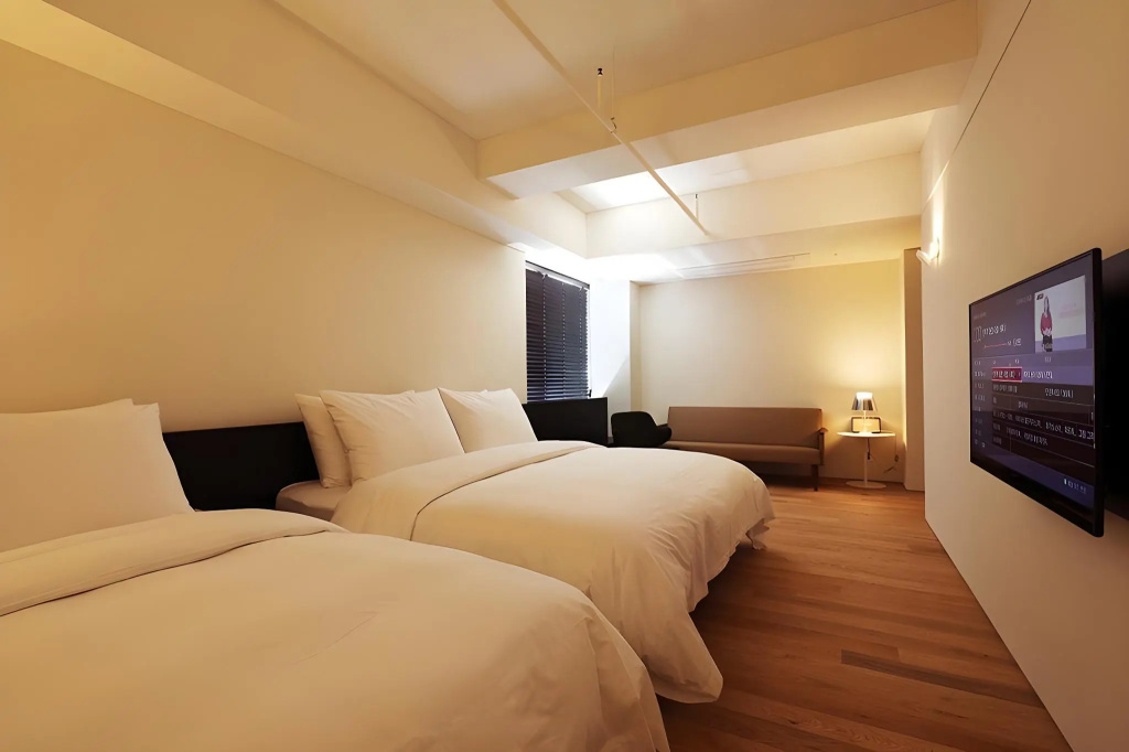 Hotel 498 — 4