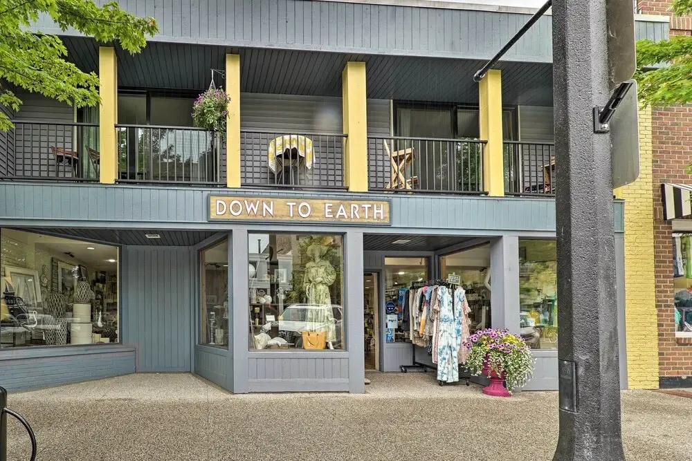 Cute Grand Haven Apartment: Walk Downtown Streets!