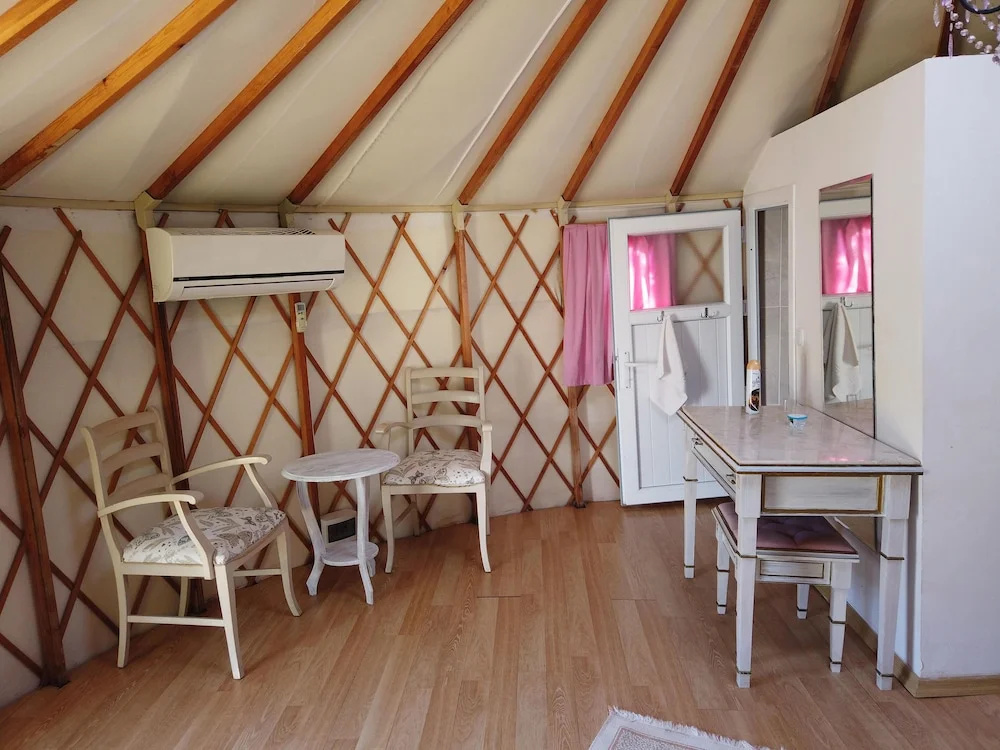 Yol Glamping Hotel Retreat Center