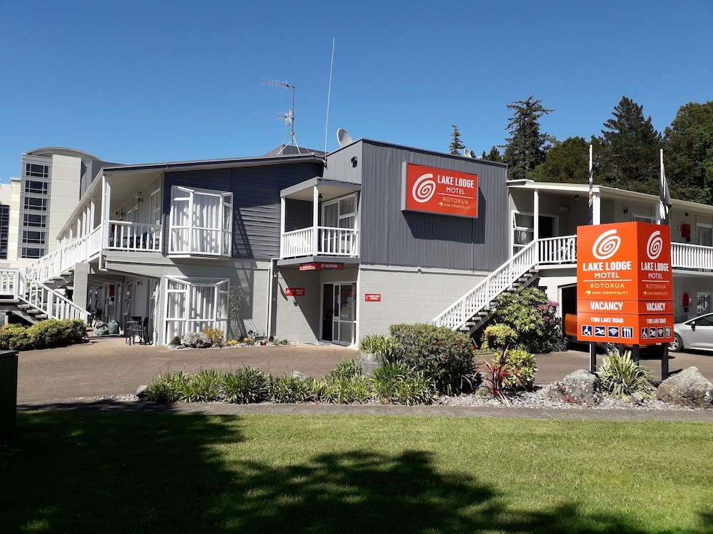 Lake Lodge Motel