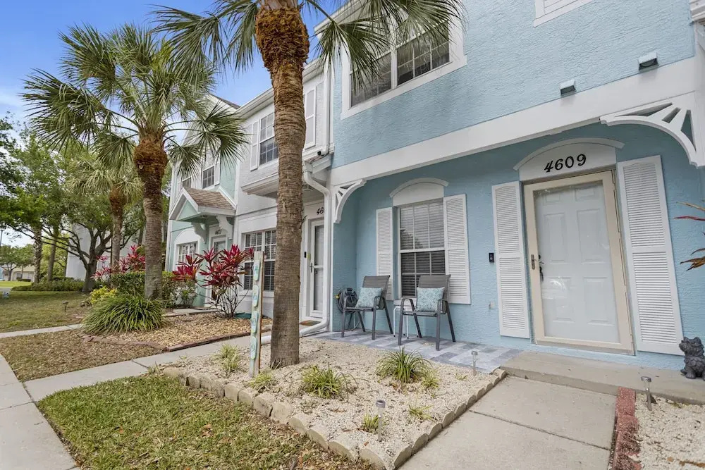 New To Market -townhome With 2 Master Suites Wifi Tennis Heated Community Pool Close To I-75 2 Bedroom Townhouse by RedAwning
