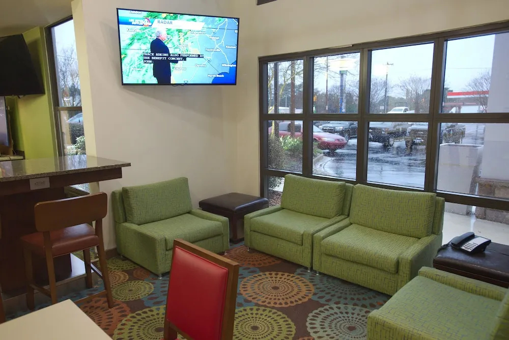 Holiday Inn Express Anderson-I-85 (Exit 27-Hwy 81)