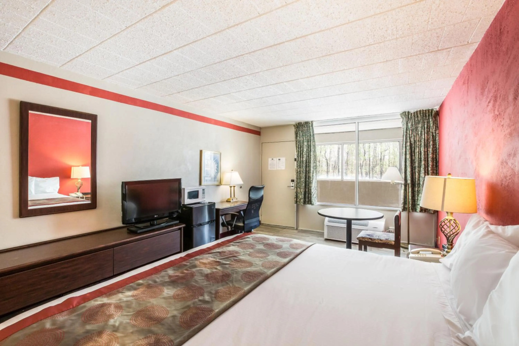 Red Carpet Inn Hazleton — 3