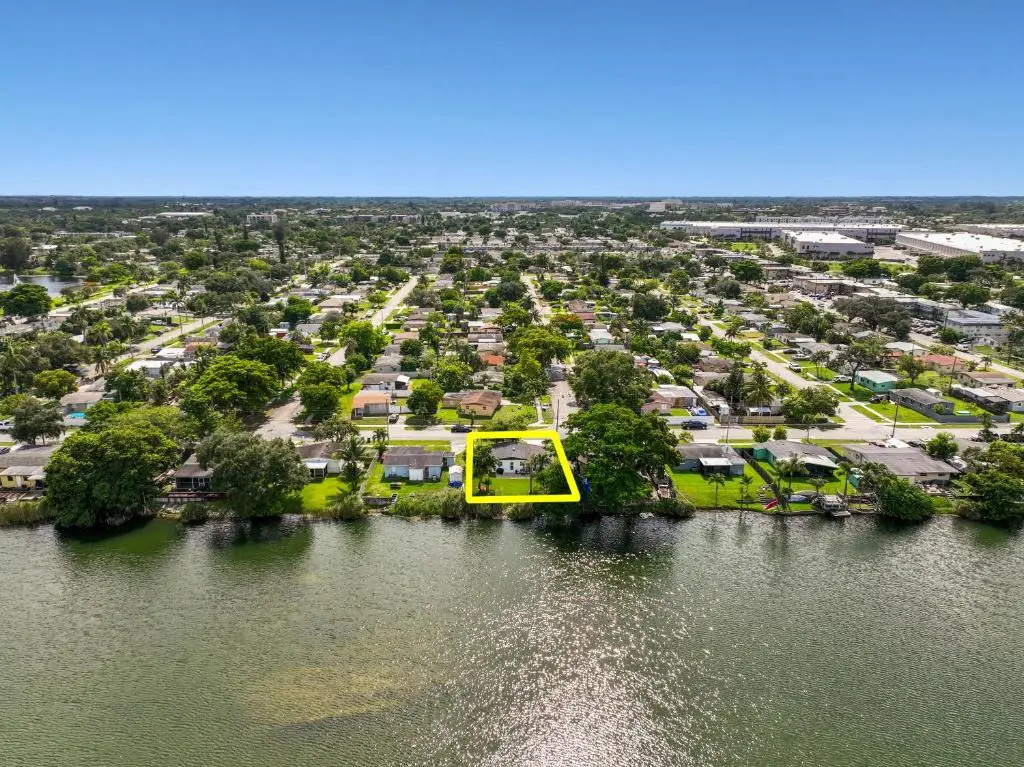 Lake house 3 in Davie