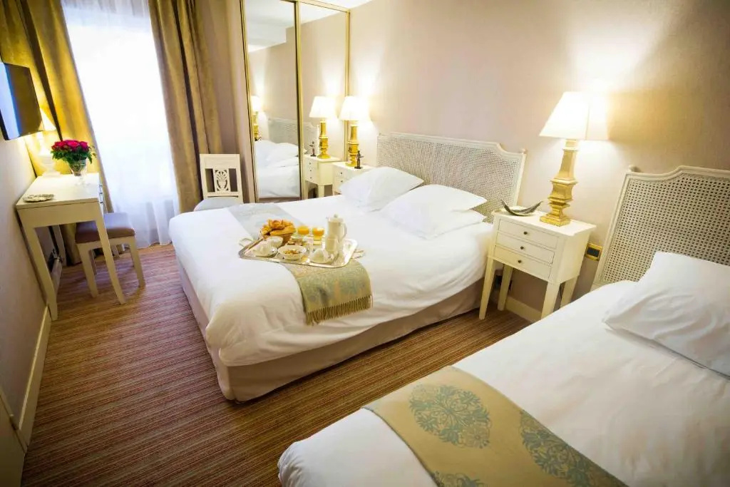 Standard Triple room