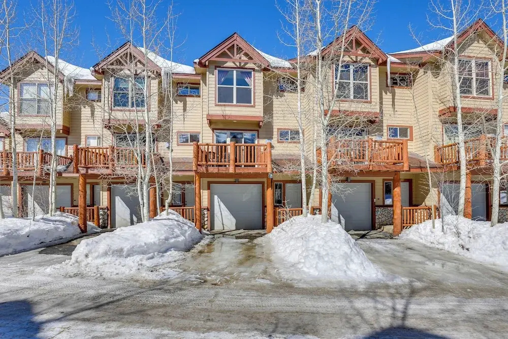 Airy Winter Park Gem w/ Private Outdoor Hot Tub!