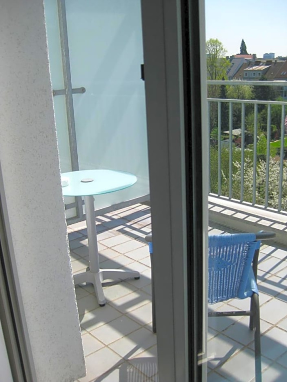 Balcony & Terrace