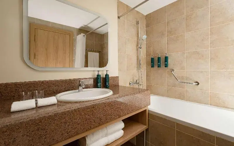 Номер Connecting Family в DoubleTree by Hilton Shymkent