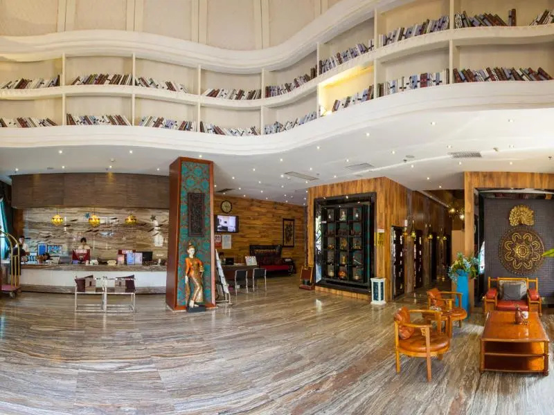 Lobby & Reception