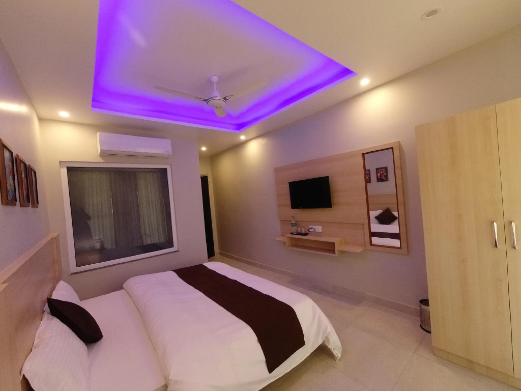 Deluxe Double room (full double bed)