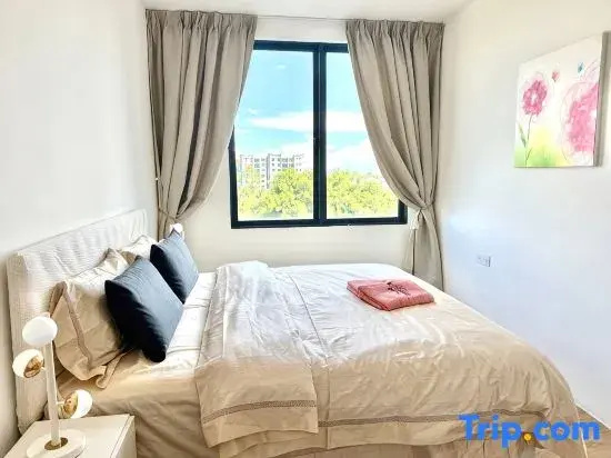 Jeff & Ricky Homestay@156 Tropic City View Condo