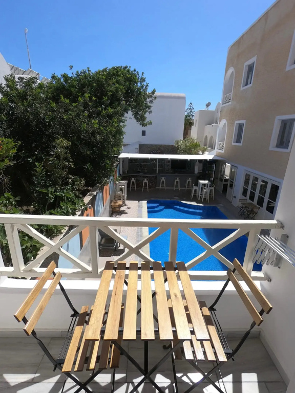 Standard Triple room with pool view