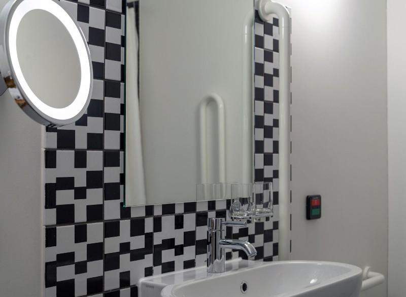Double room (full double bed)