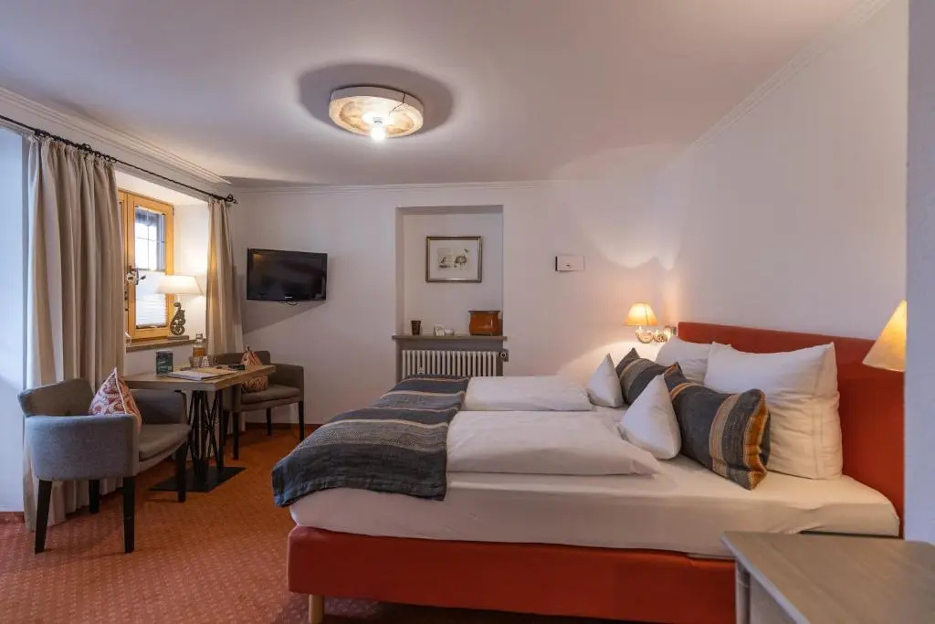 Standard Double room with balcony (full double bed)