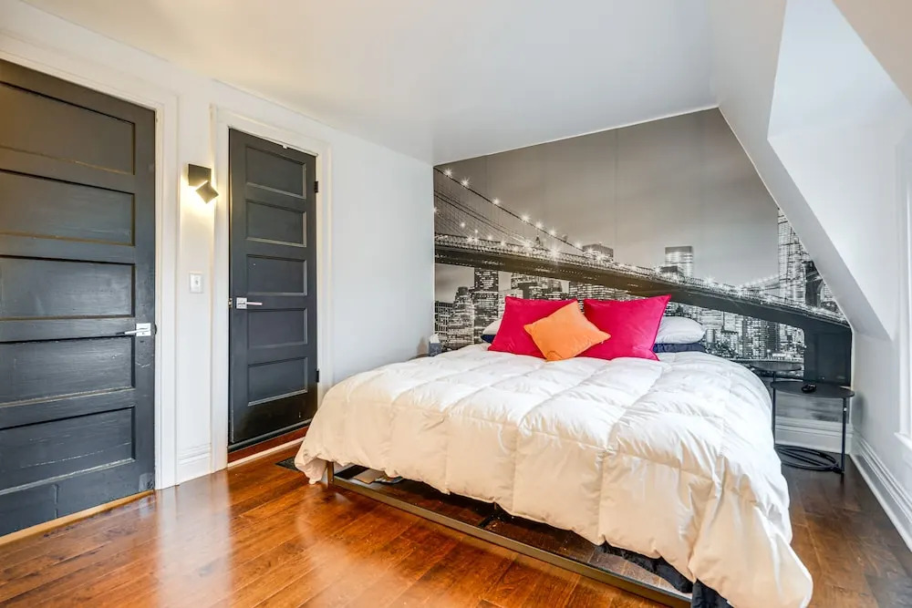 Historic Buffalo Row House Near Delaware Park — фото 3