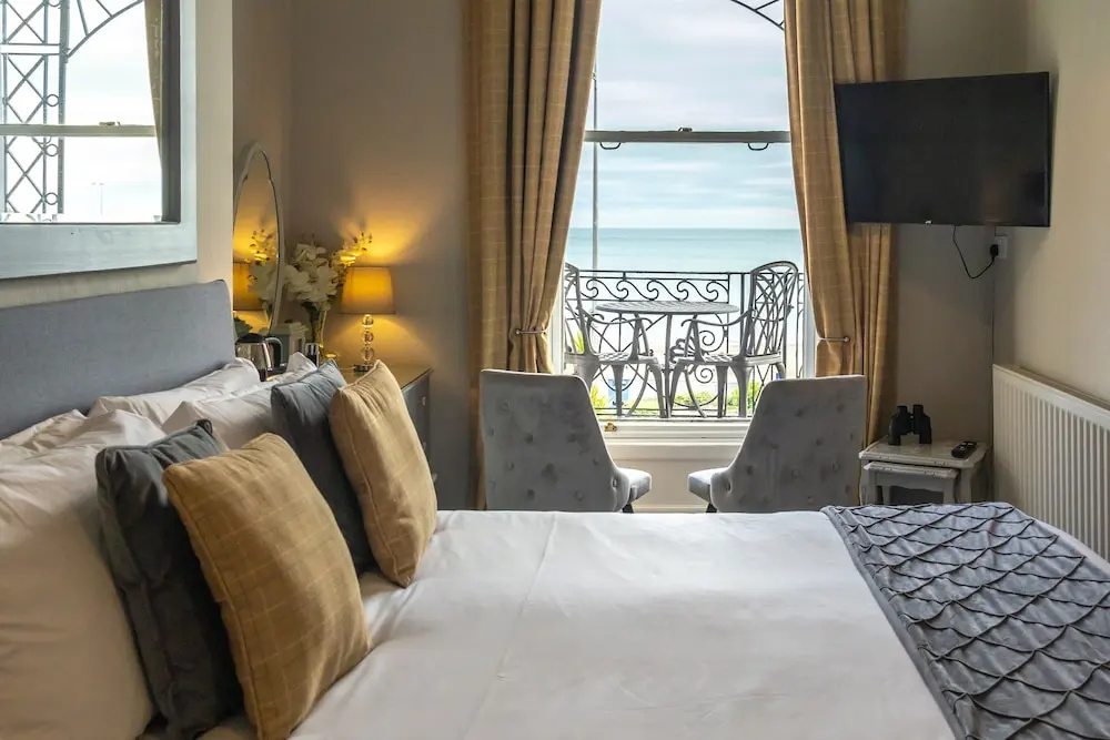 Deluxe Double room with balcony and with sea view (full double bed)