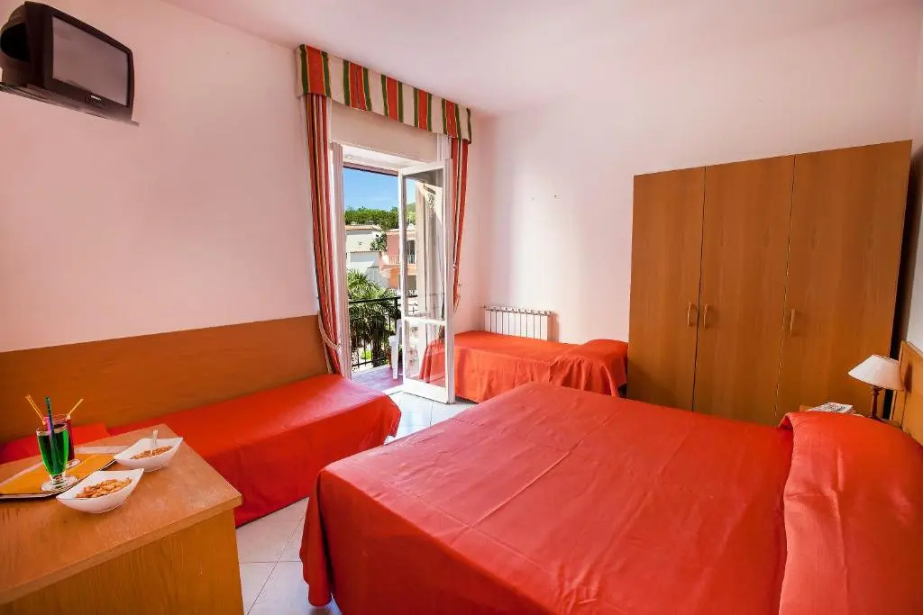 Standard Triple room