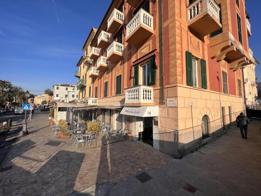 AL CASTELLO-VISTA MARE -ROMANTICO e CENTRALE a 20 METRI DAL MARE-toll parking at 15 euro per day to be booked in advance -subject to availability