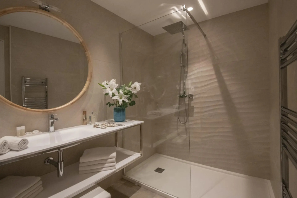 Superior Double room (full double bed)