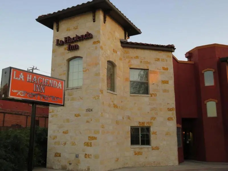 Knights Inn/La Hacienda Alamo Dome / Riverwal
