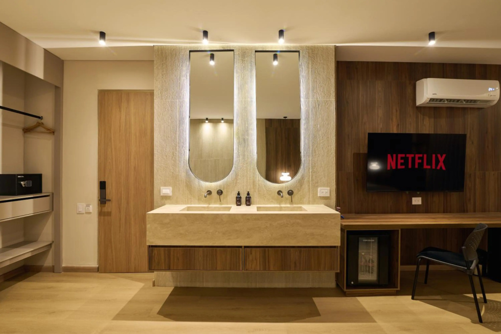 Hotel Lincoln — 2