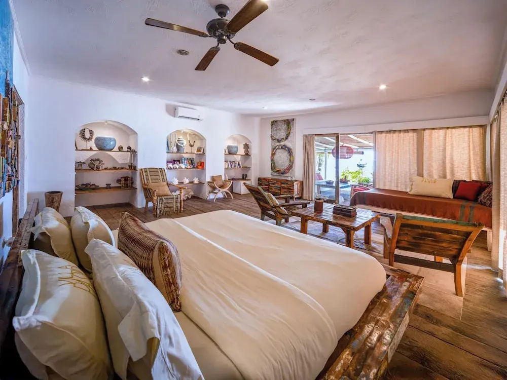Deluxe Double room beachfront (full double bed)