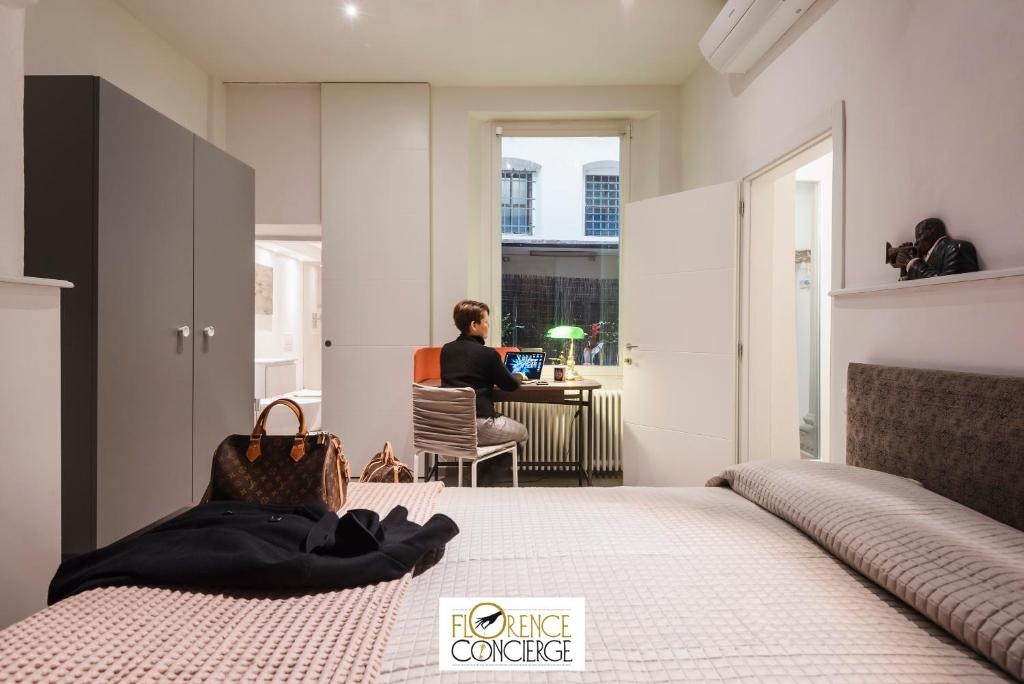 Ground Floor With Patio-Ghibellina 65