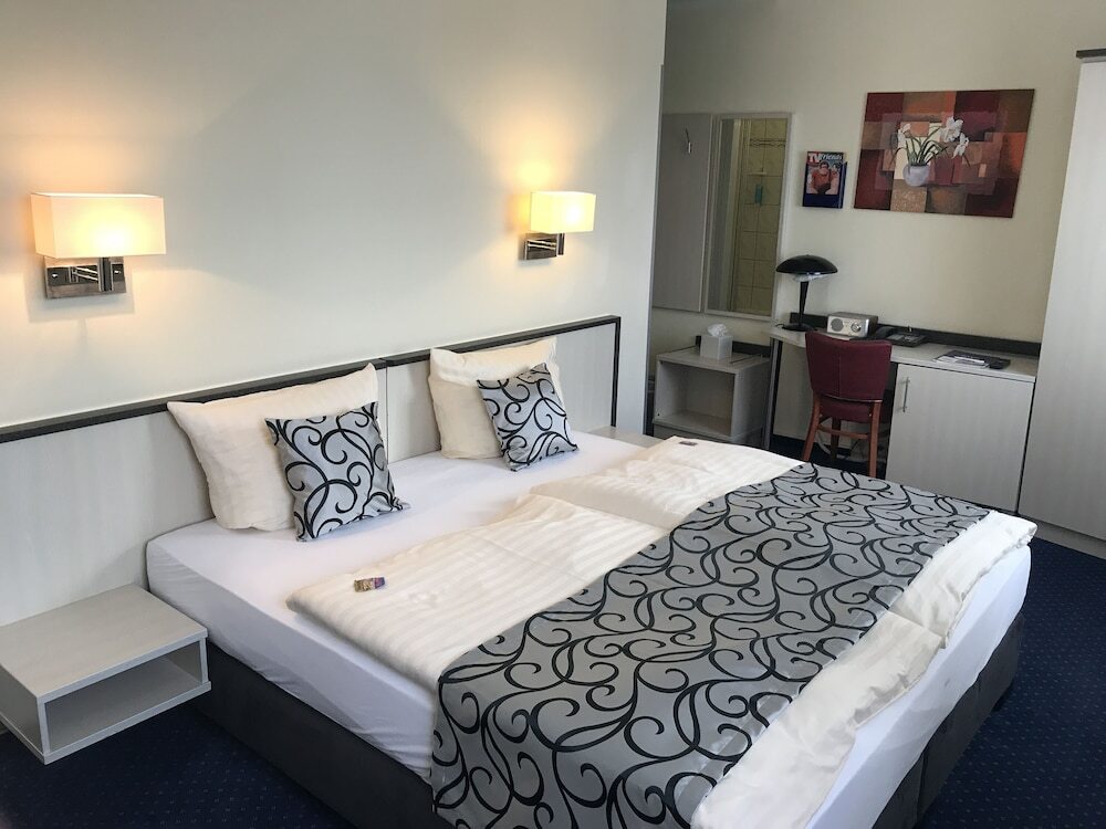 PARKHOTEL NEUBRANDENBURG by null