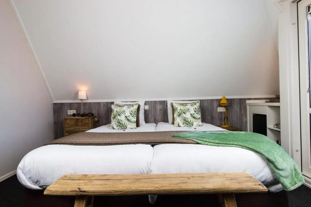 Standard Double room with balcony (full double bed)