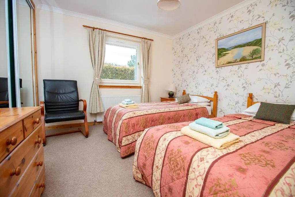 2 Bedrooms Cottage
