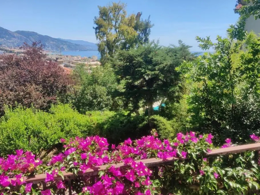 Charming little house, sea view and big terrace