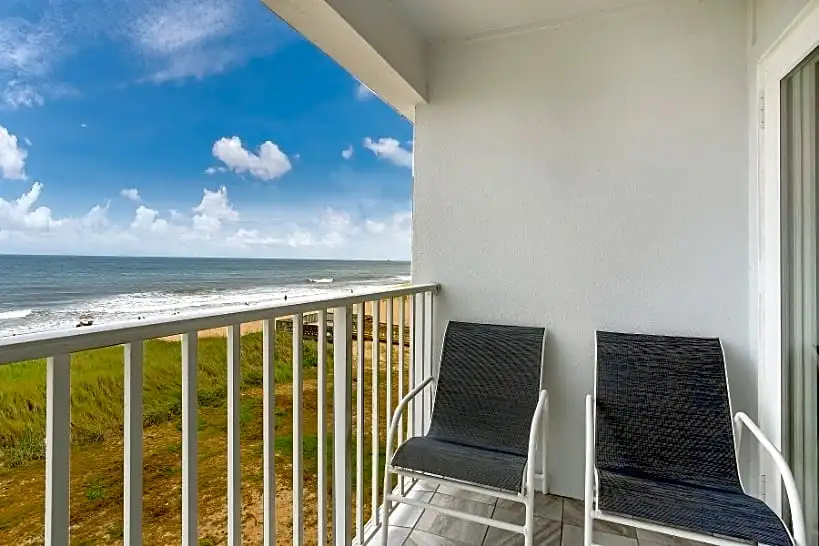 John Yancey Oceanfront Inn - Tap to explore photos