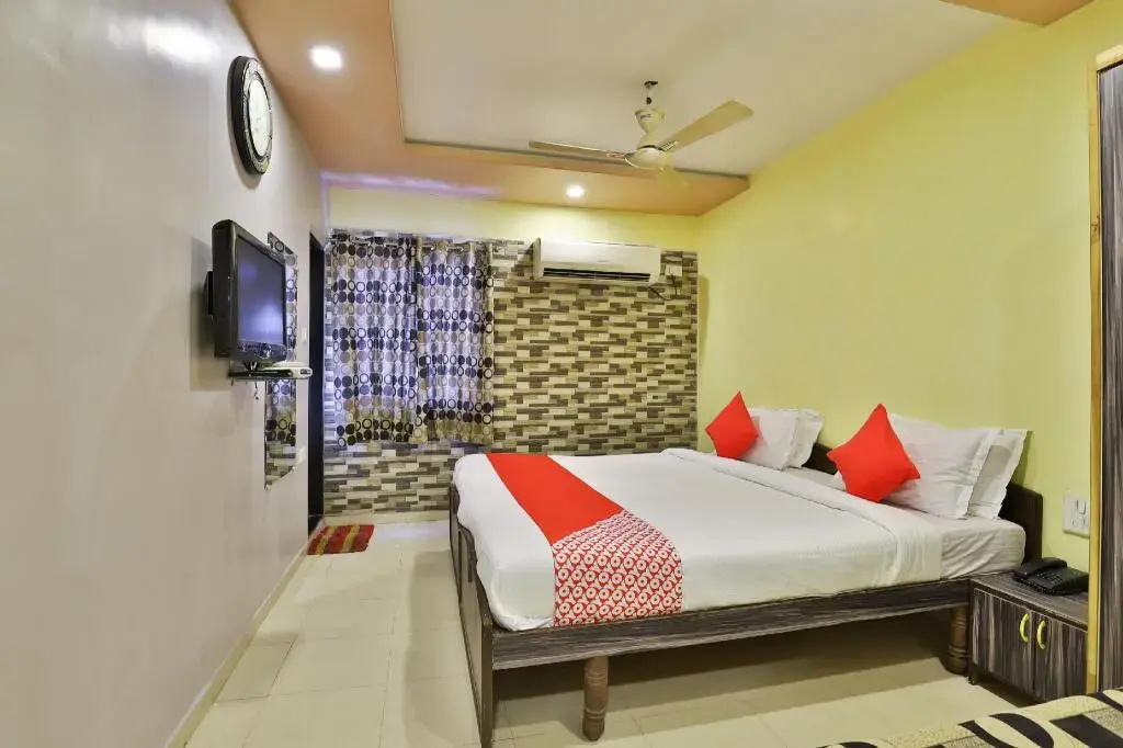 Hotel Signature by OYO Rooms