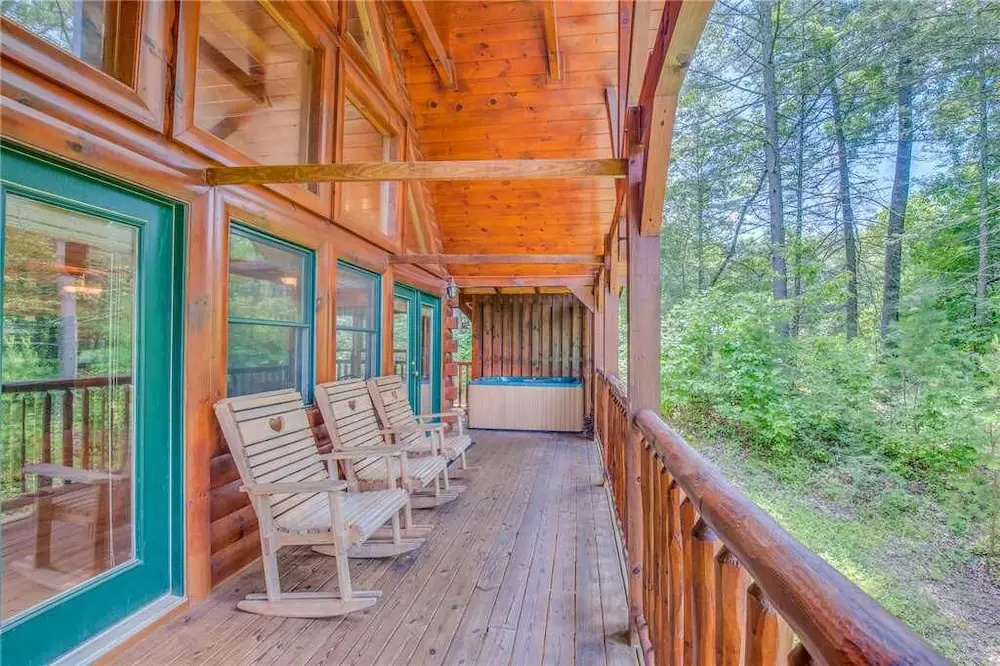 Hemlock Manor 3 Bedroom Home with Hot Tub