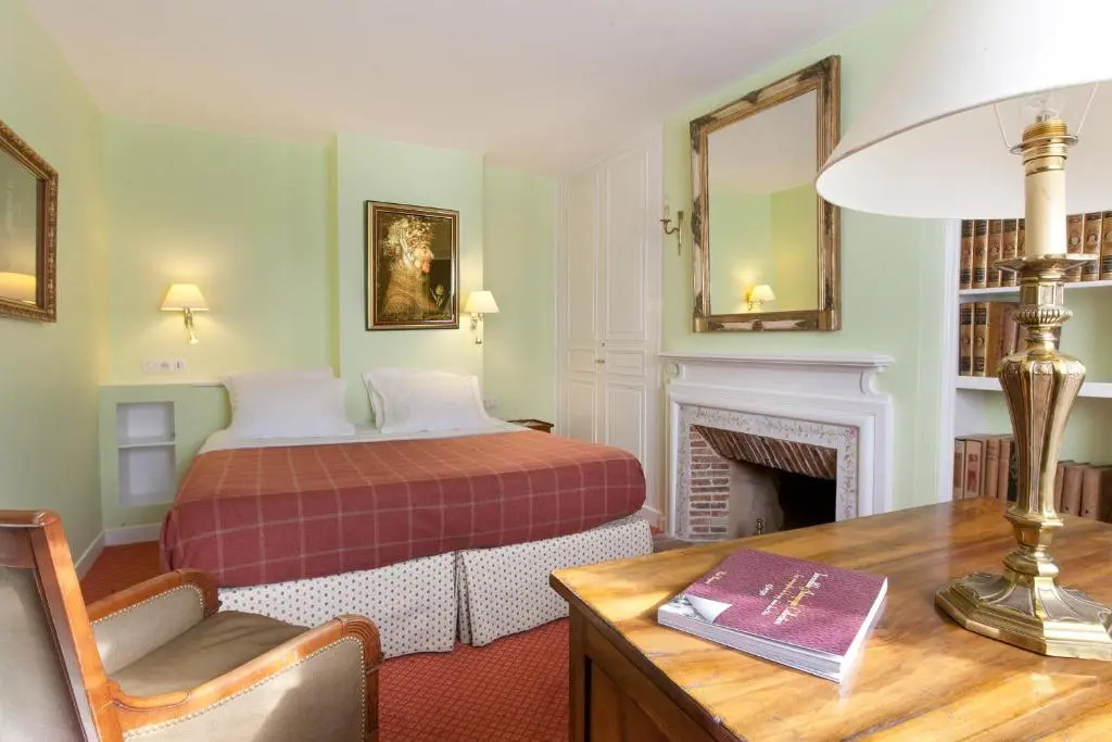 Relais Du Louvre 91