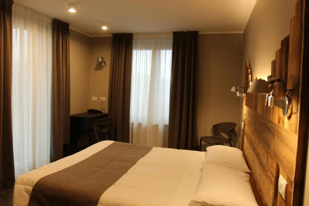 Classic Double room (full double bed)