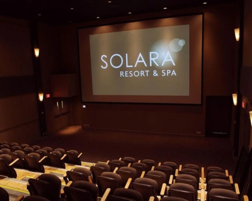 Luxury 3-Br Penthouse | INDOOR Pool & Hot Tub | Pool Table | 2 Decks + Mtn Views - фото 15