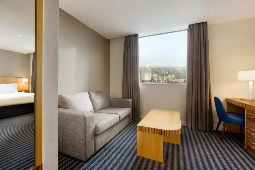 Ramada Hotel & Suites by Wyndham Coventry - Chambres