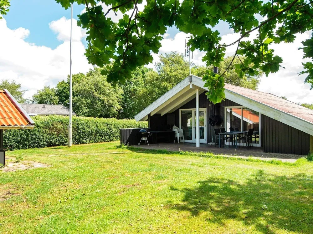 6 Person Holiday Home in Hemmet