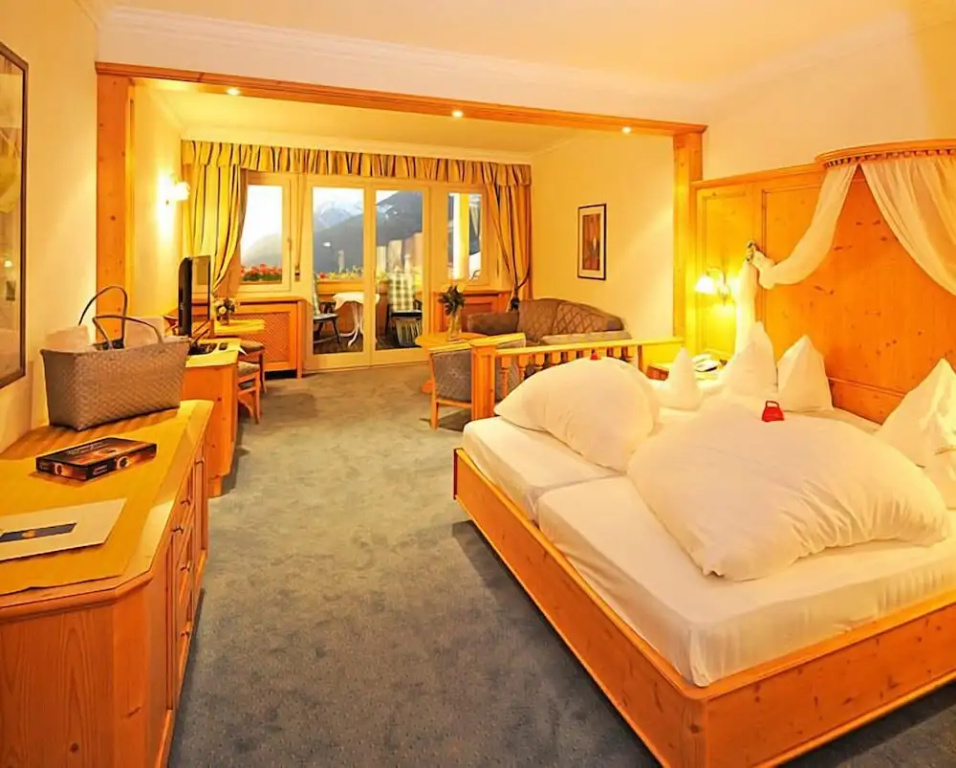 Superior Double room with balcony (full double bed)