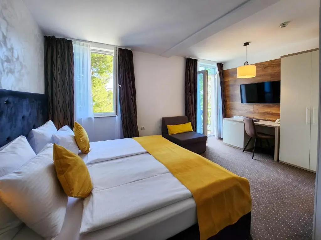 Standard Double room with balcony and with sea view (full double bed)
