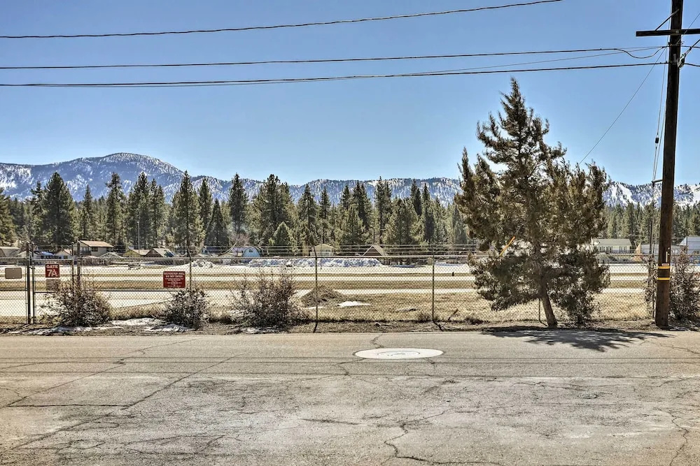 Charming Big Bear Cabin w/ Gas Grill